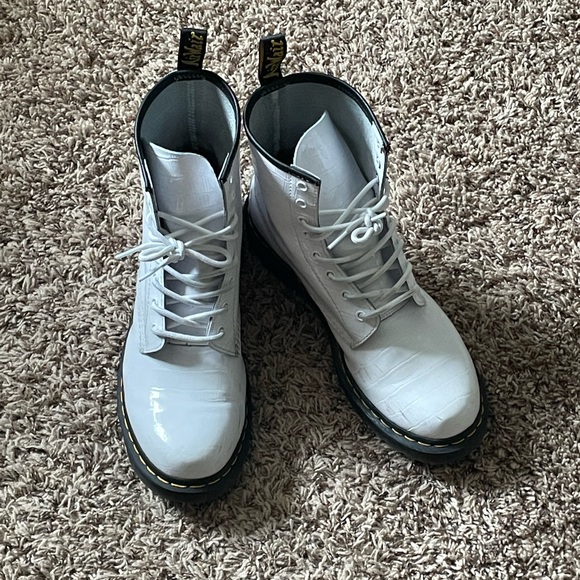 Doc Martens- 1460 W Patent Leather Croc Emboss - Picture 9 of 11